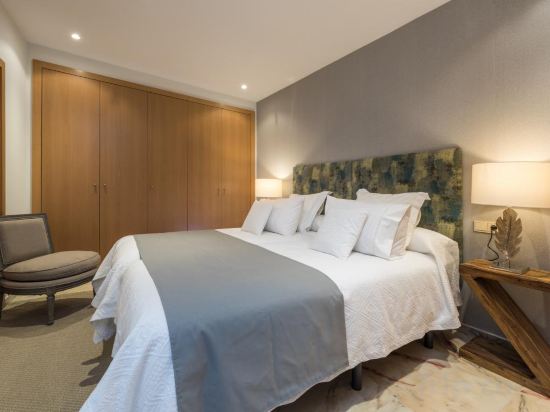 Фото Brand New 2 Bd Apartment Near Cathedral - Vinuesa II