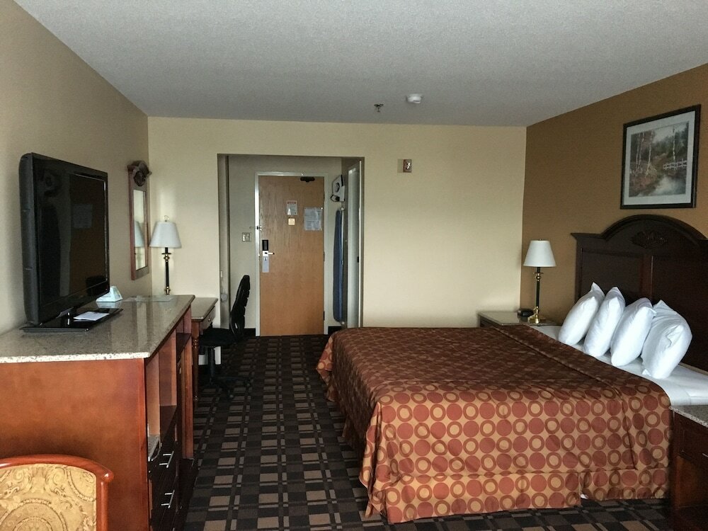 Фото Cabot Inn & Suites