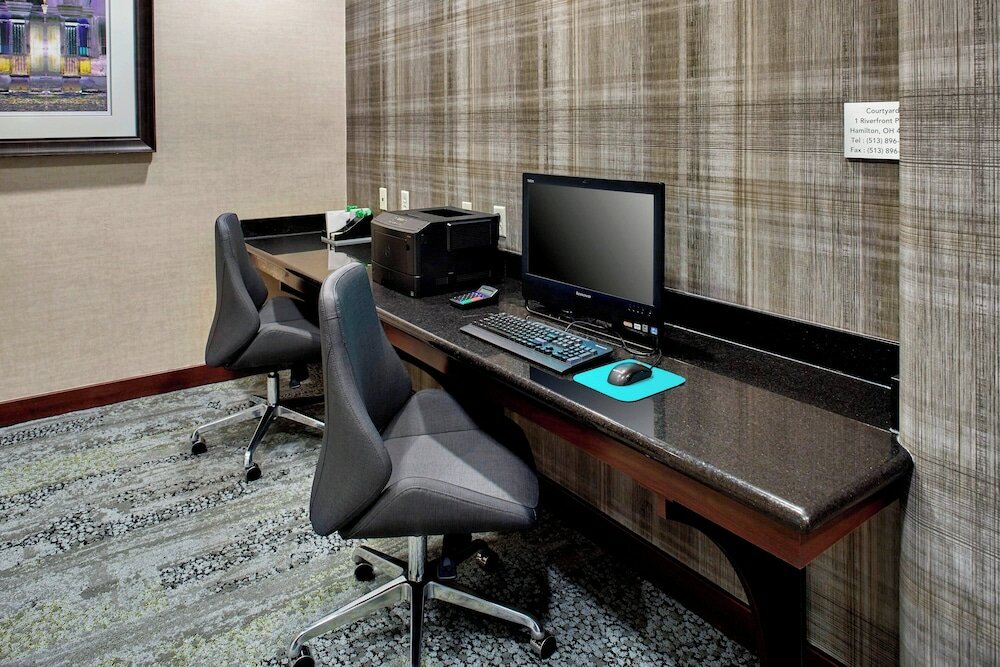 Фото Courtyard by Marriott Hamilton