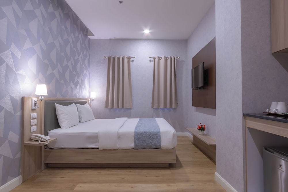 Фото Leela Orchid Hotel