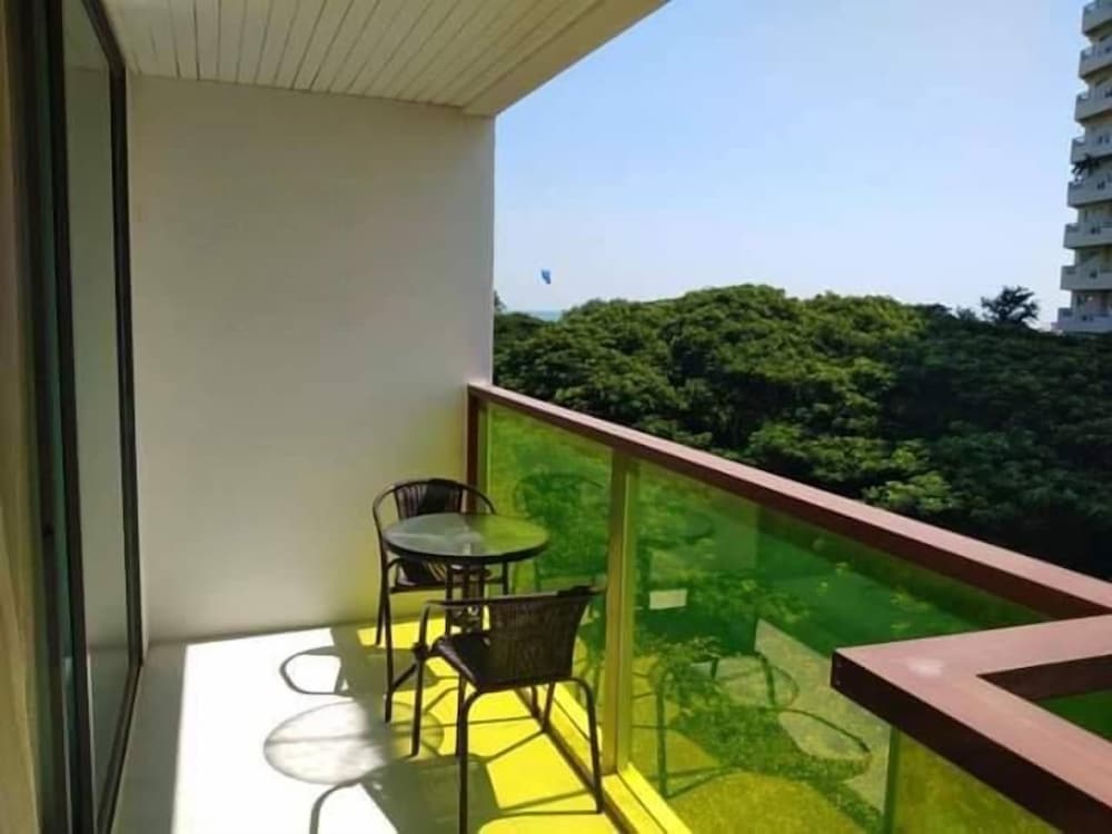 Фото Baan SanPluem Beachfront Condominium