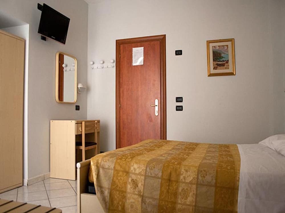 Фото Hotel Monica