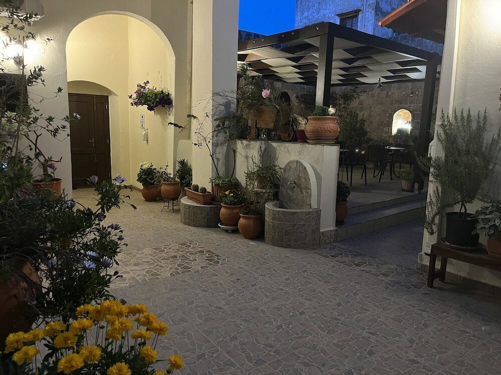 Фото Eleni Rooms