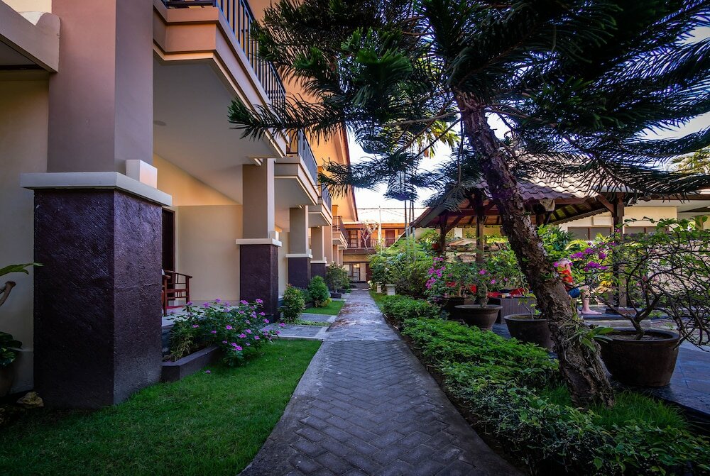 Фото Yulia Beach Inn Kuta