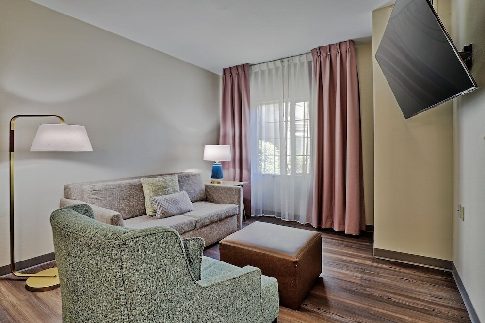 Фото Staybridge Suites Albuquerque - Airport, an Ihg Hotel