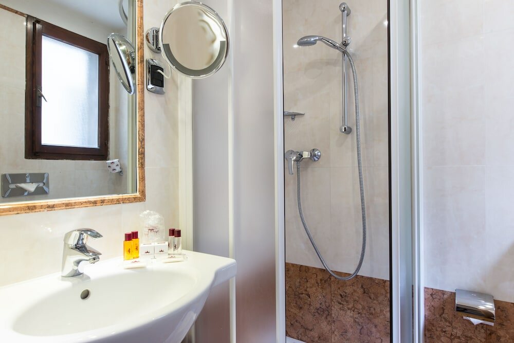 Фото Ambassador Tre Rose