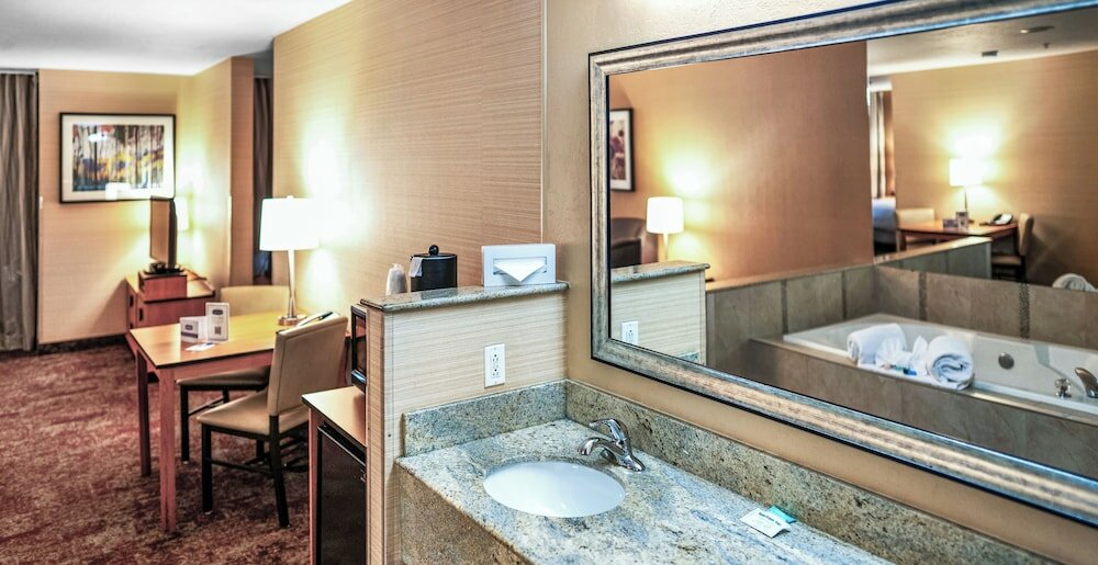 Фото Crystal Inn Hotel & Suites Midvalley