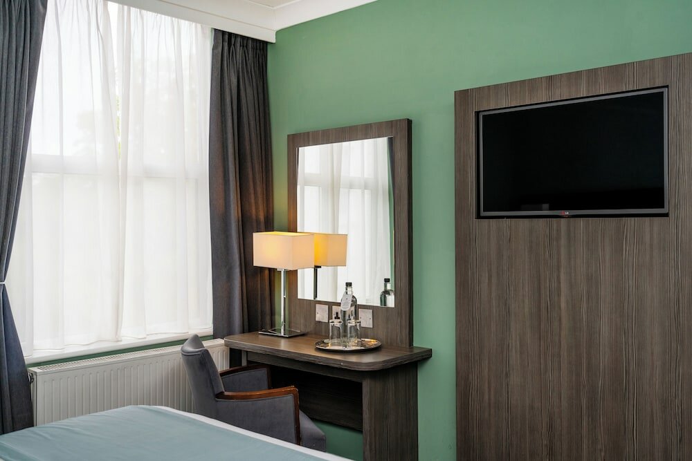 Фото The Bromley Court Hotel