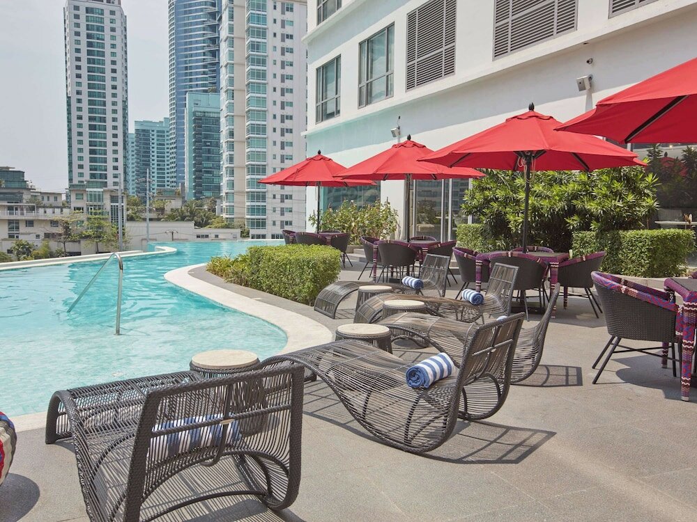 Фото Novotel Suites Manila at Acqua