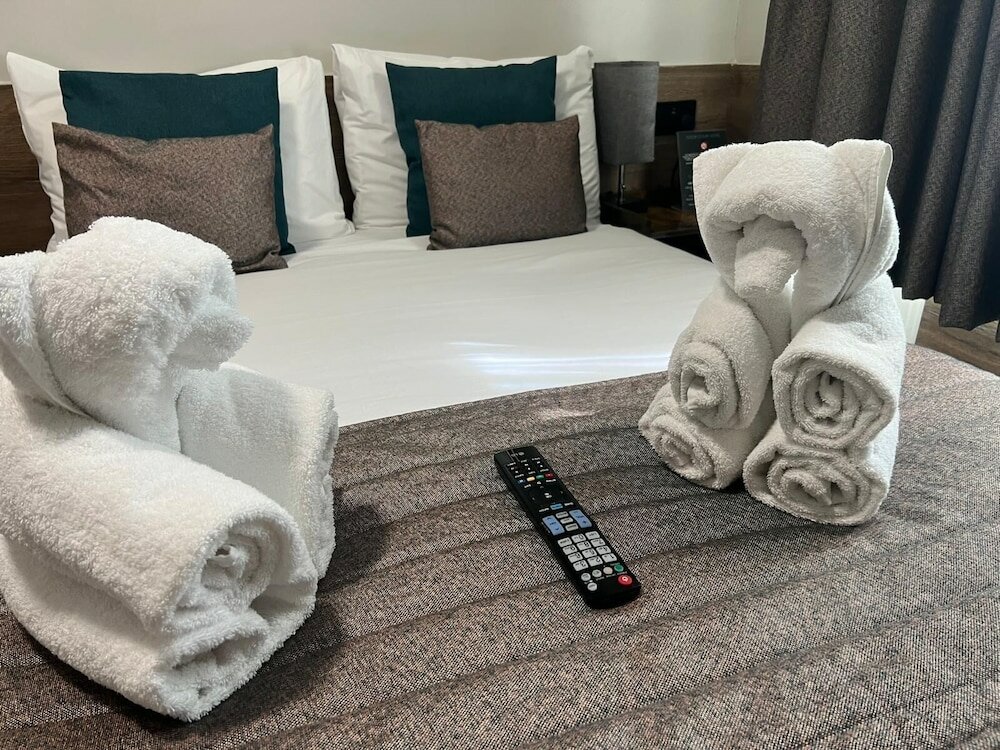 Фото Tudor Court Hotel