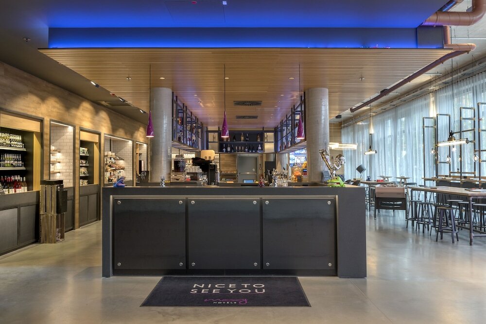 Фото Moxy Glasgow Merchant City