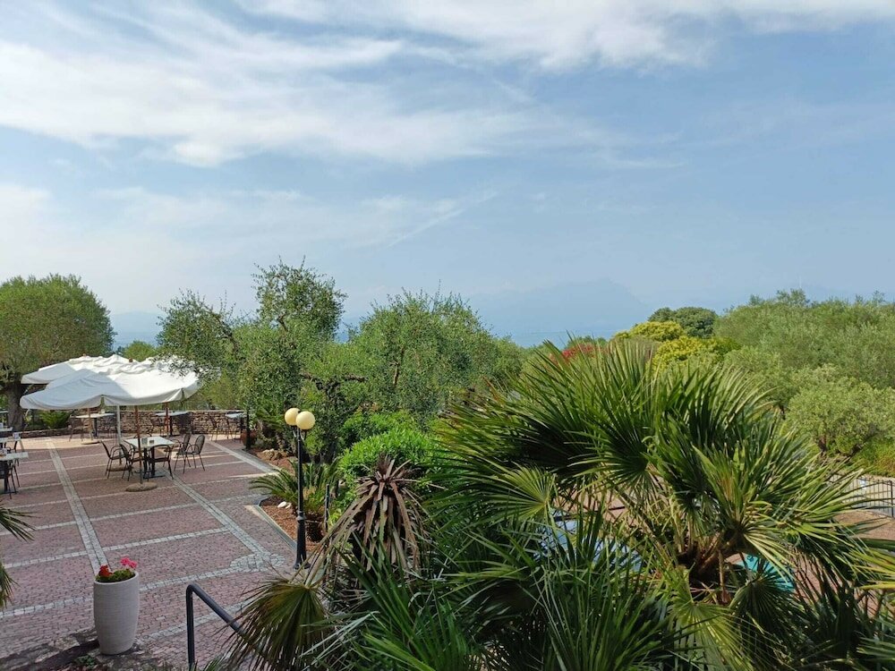 Фото Hotel Ideal