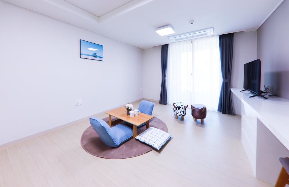 Фото Leeinstay Hotel