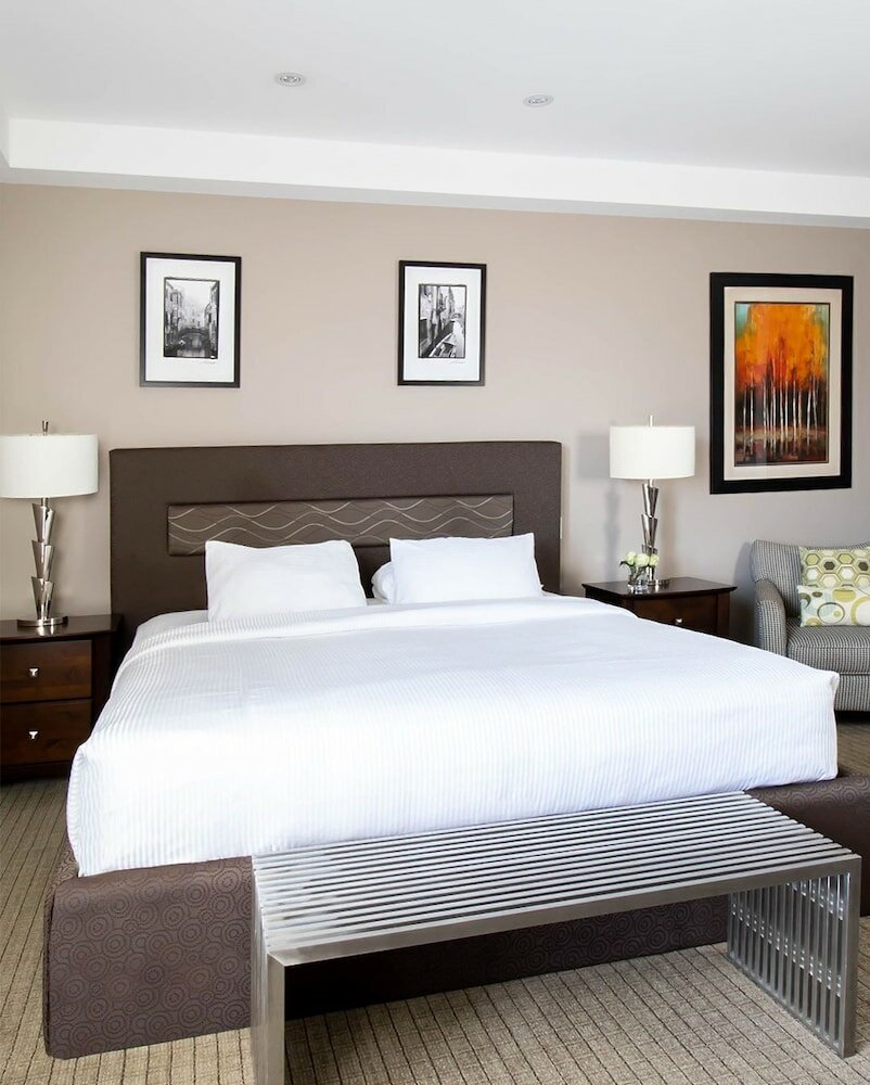 Фото Retro Suites Hotel