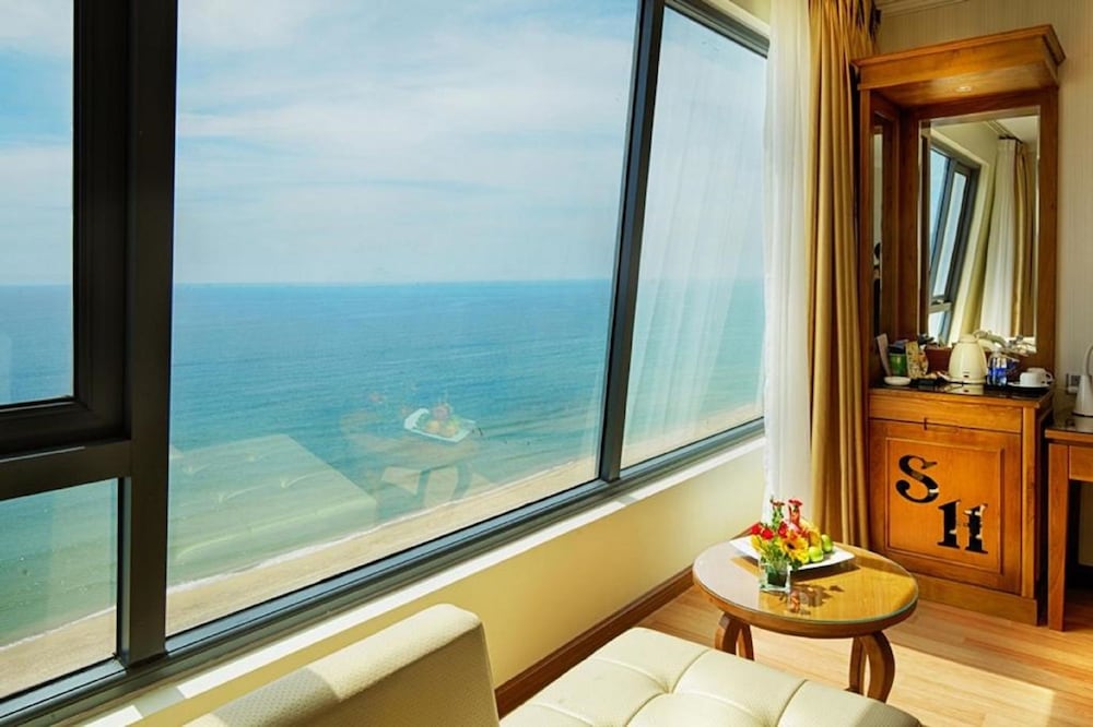 Фото Serene Beach Hotel Danang