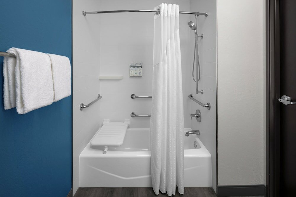 Фото Holiday Inn Express & Suites Midland Loop 250, an Ihg Hotel