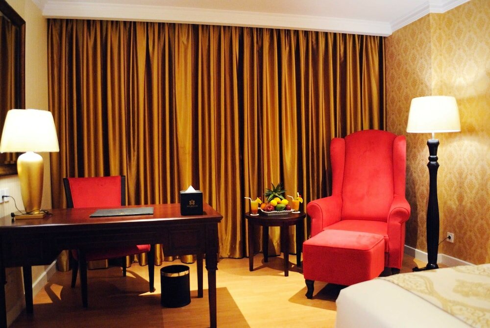 Фото Adimulia Hotel Medan