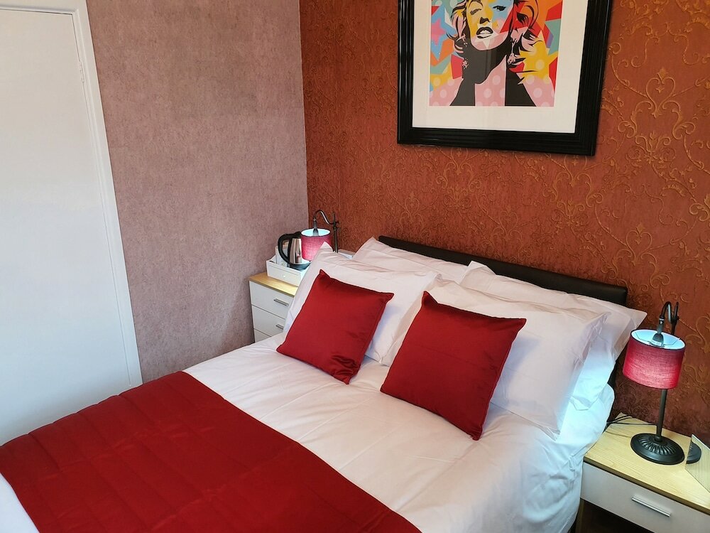 Фото Newholme Hotel