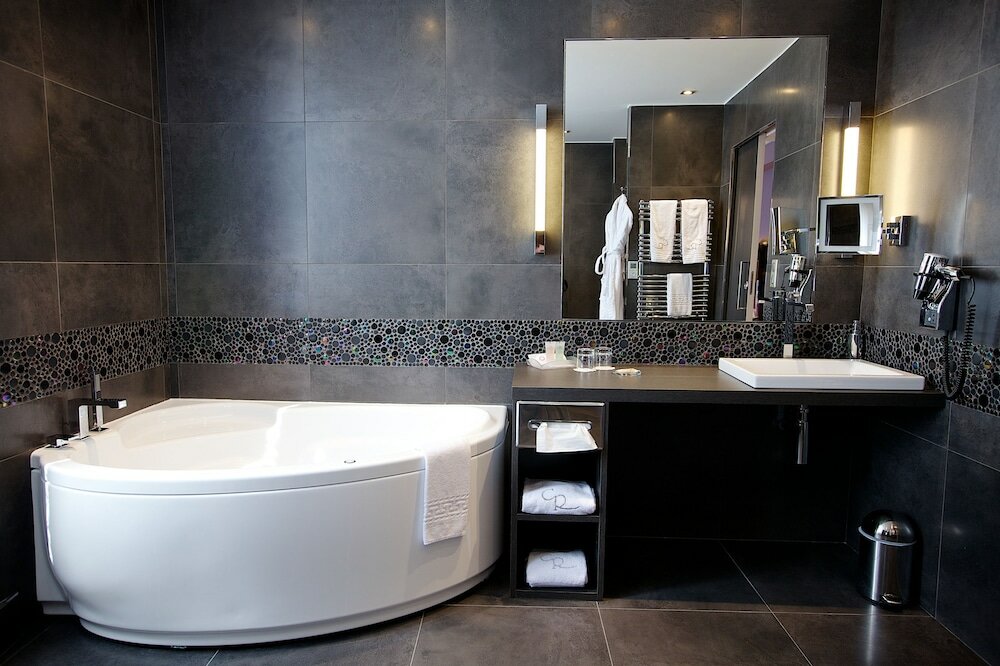 Фото Hostellerie Du Chapeau Rouge