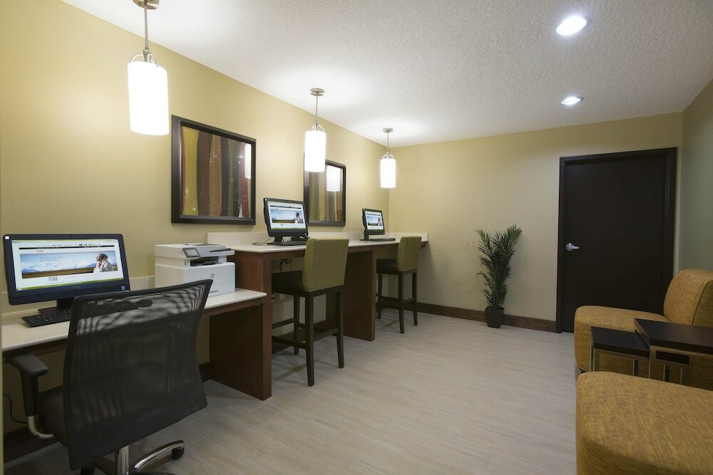 Фото Staybridge Suites Orlando at SeaWorld, an Ihg Hotel