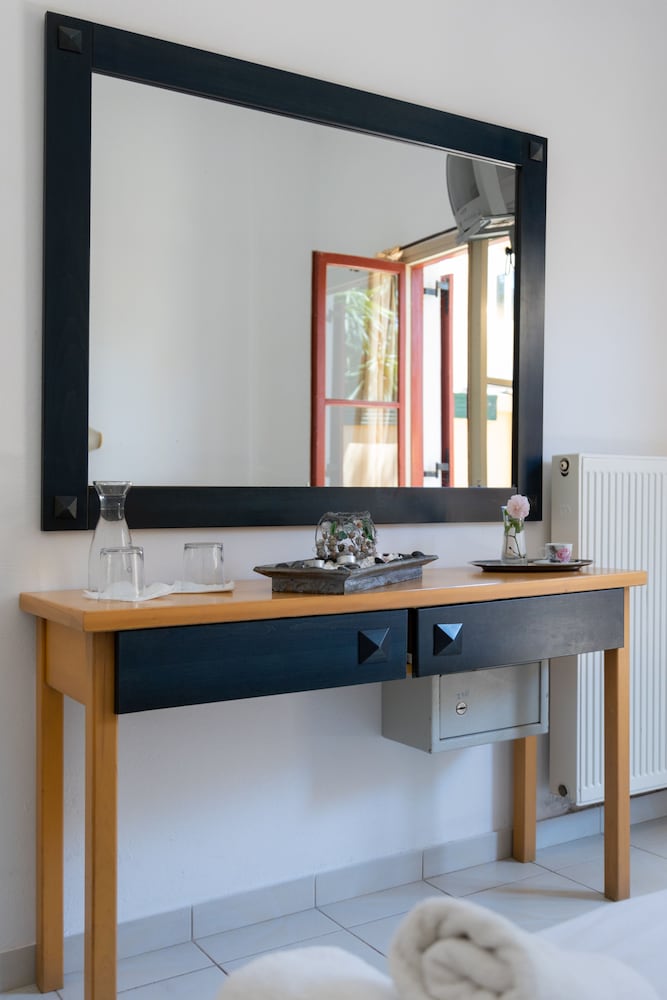 Фото Wilde Rose Hotel