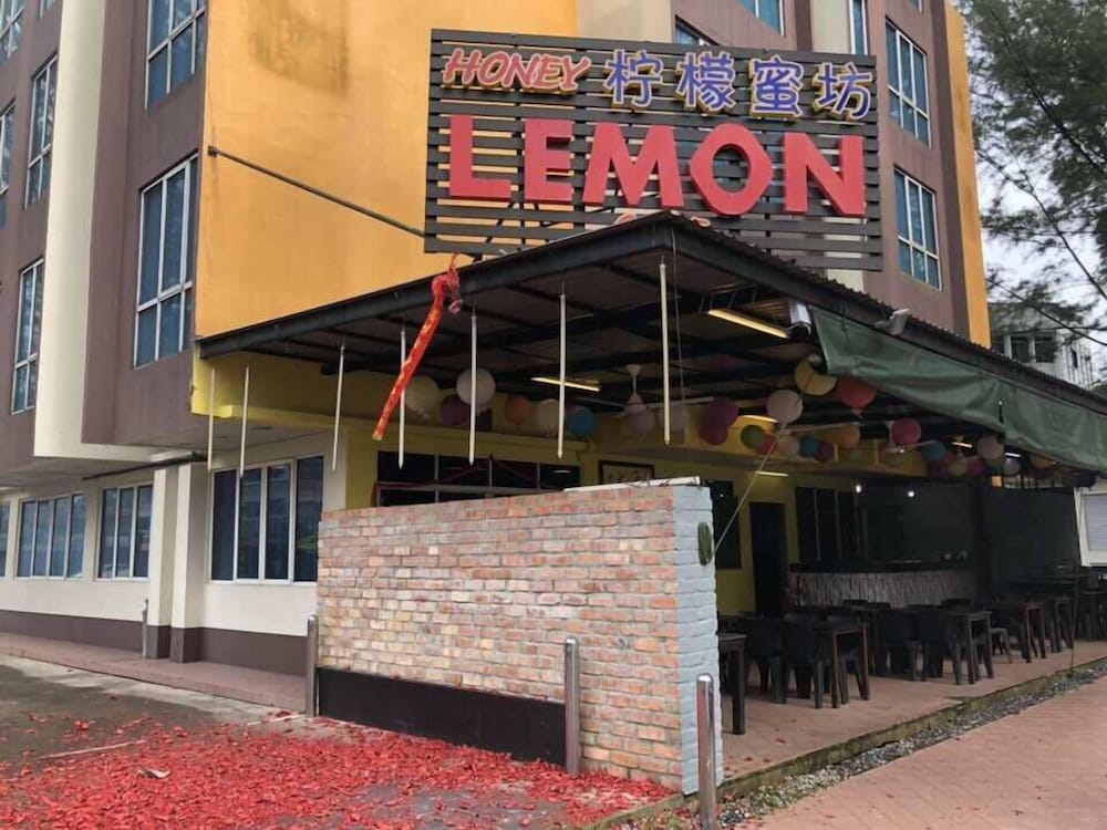 Фото The Orchid Hotel