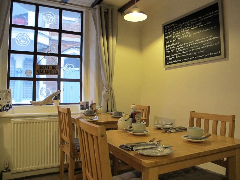 Фото Stone's Throw Guesthouse