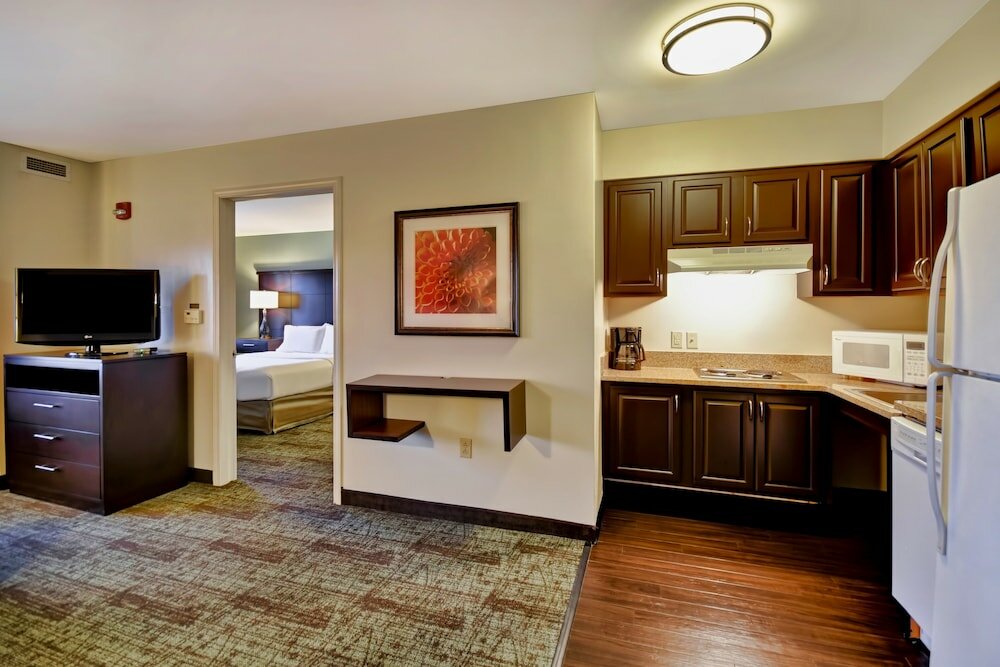 Фото Staybridge Suites Madison East, an Ihg Hotel