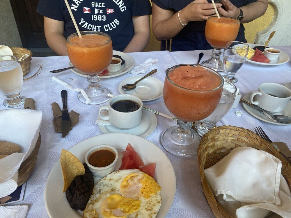 Фото Feathers Hotel and Lounge - Hostel