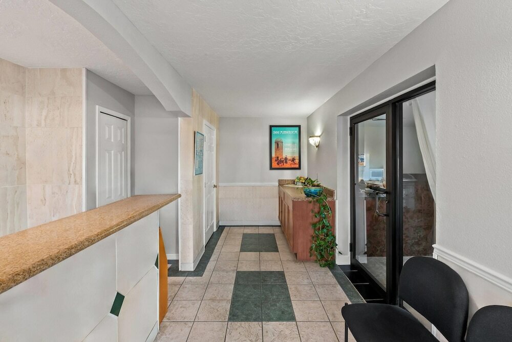 Фото Travelodge by Wyndham Suites St Augustine