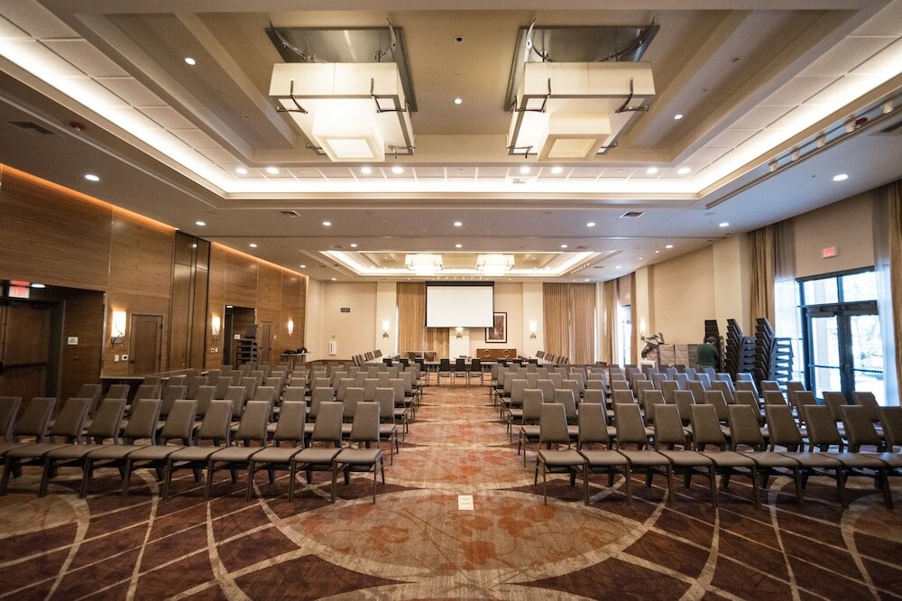 Фото Sheraton Redding Hotel at the Sundial Bridge