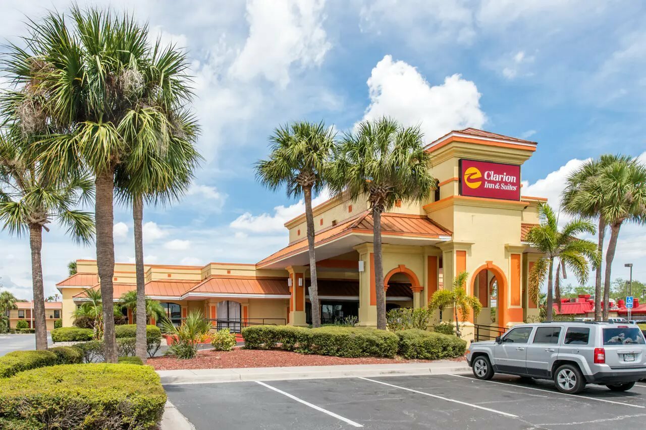 Фото Clarion Inn & Suites Kissimmee-Lake Buena Vista South