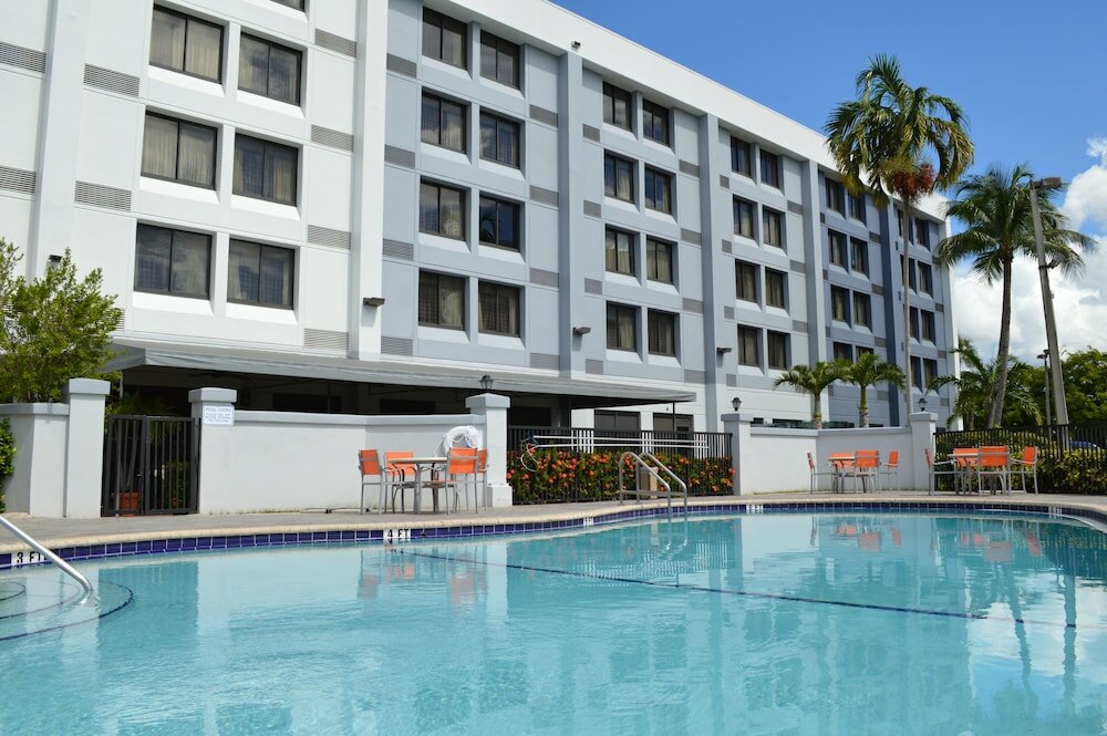 Фото Holiday Inn Express & Suites Miami - Hialeah, an Ihg Hotel