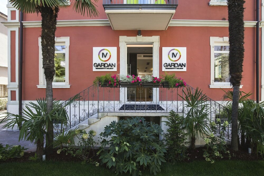 Фото Holiday IV Gardan