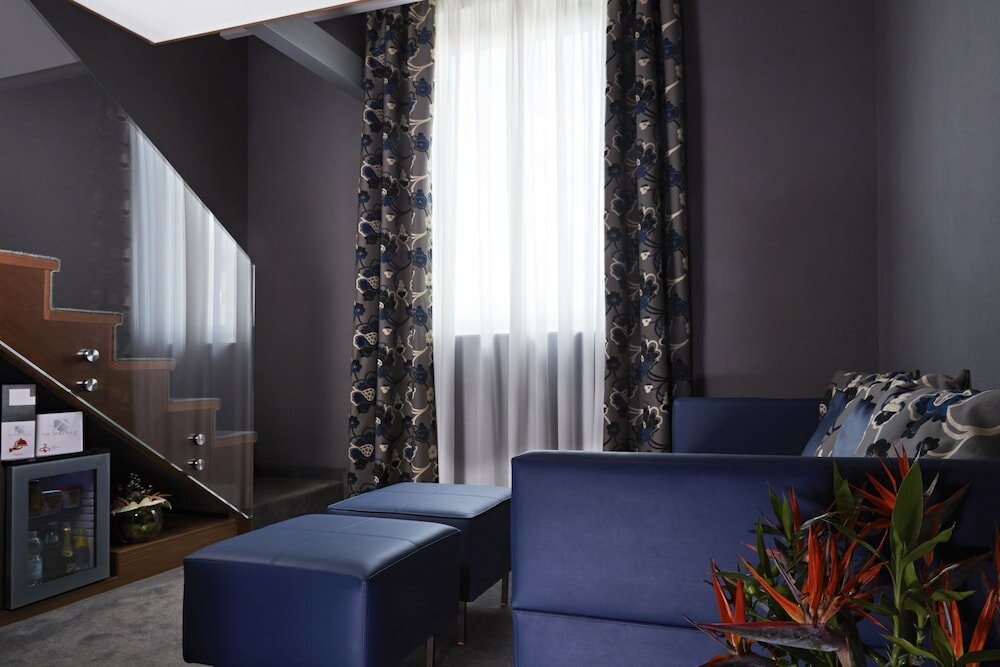 Фото Hotel The Building