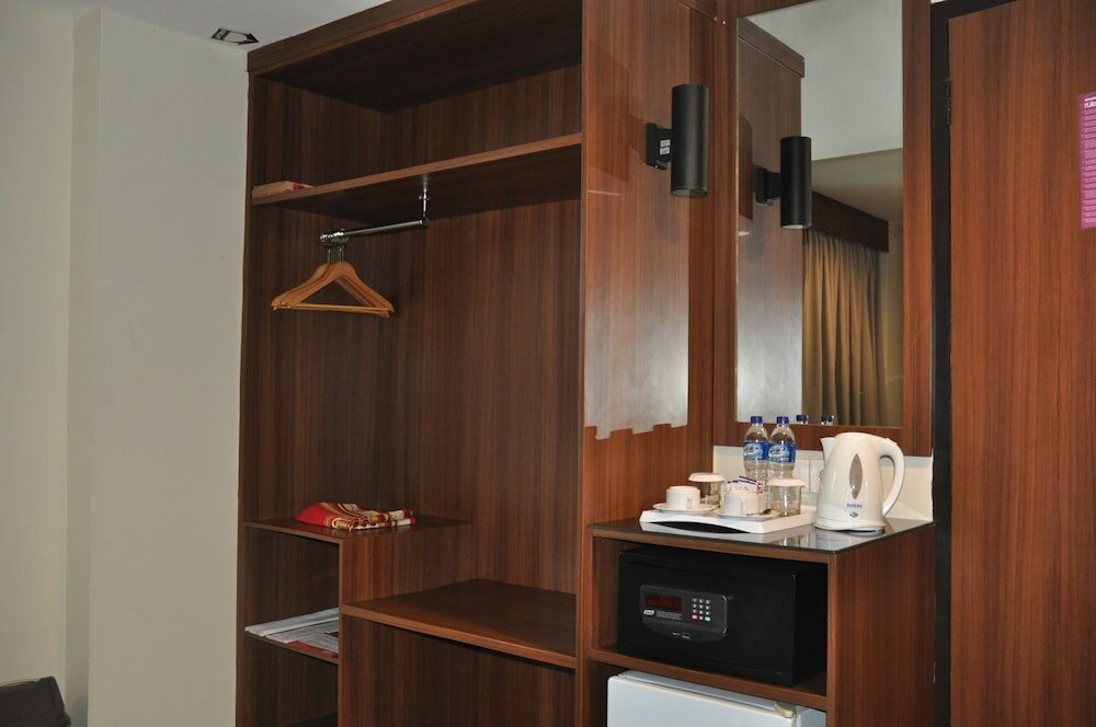 Фото Garuda Plaza Hotel