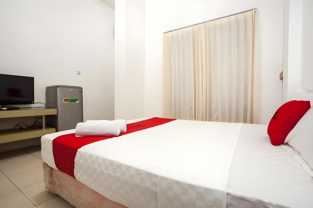 Фото RedDoorz near Taman Bungkul