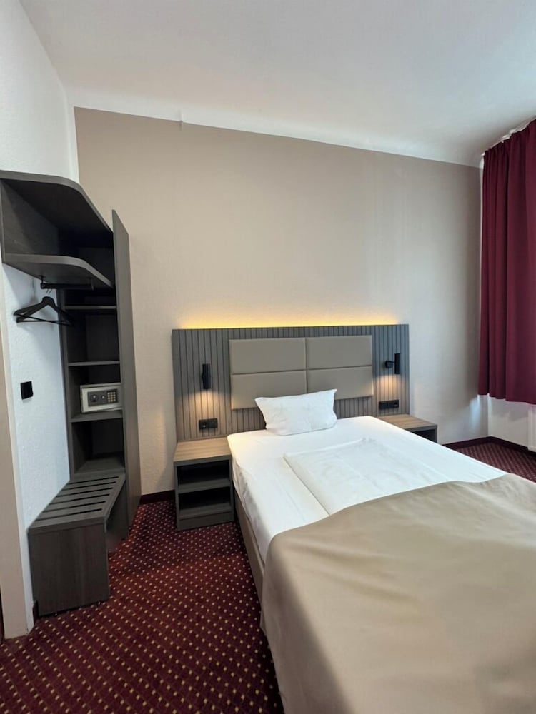 Фото Hotel Lumen am Hauptbahnhof