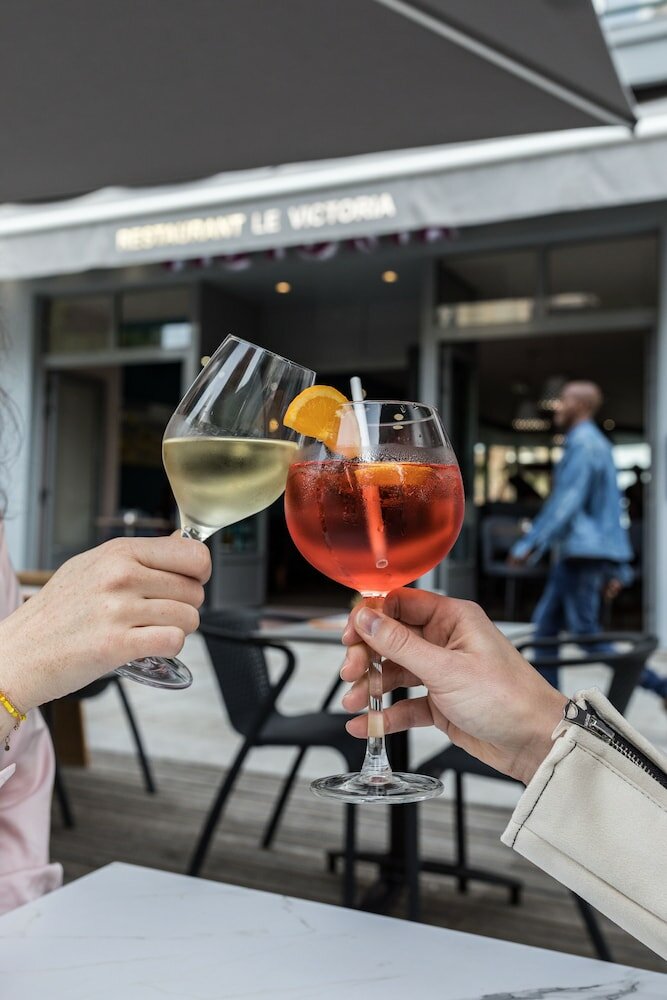 Фото Hôtel Restaurant Le Victoria