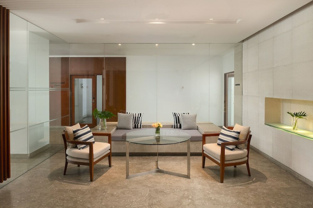 Фото Woodlands Suites Serviced Residences