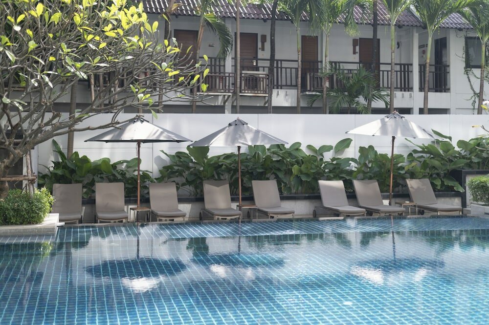 Фото Woodlands Suites Serviced Residences