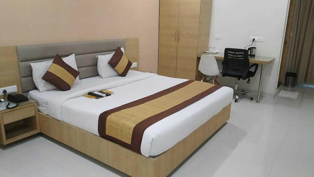 Фото Veeraj Suites