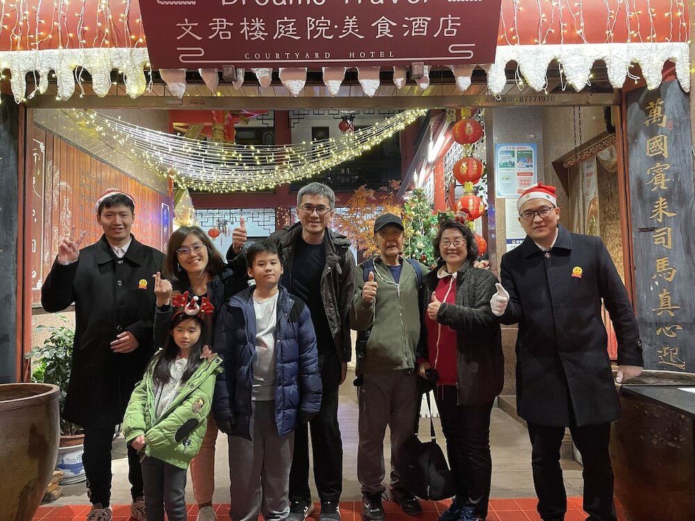 Фото Chengdu Wenjun courtyard Hotel