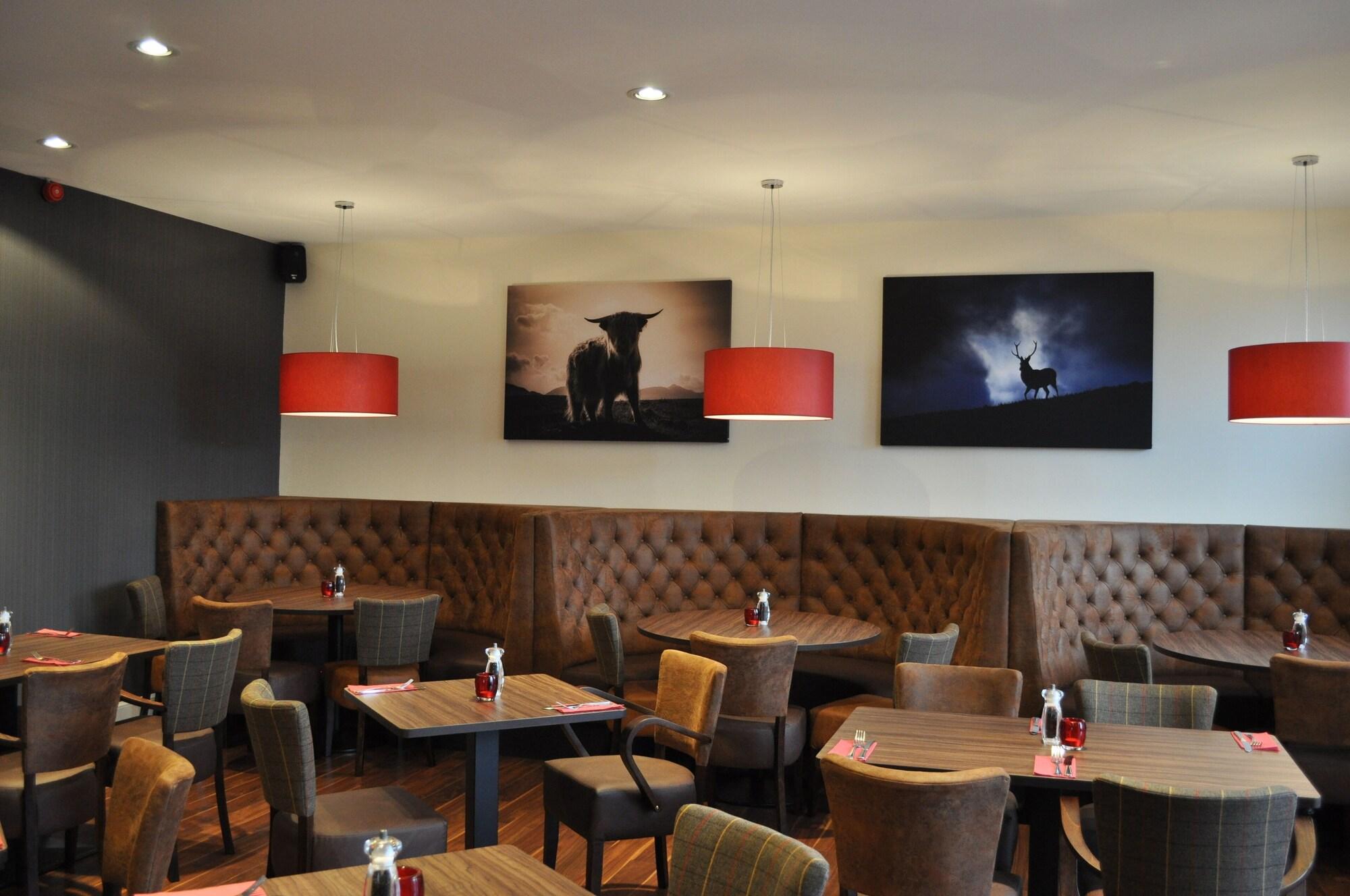 Фото The Douglas Arms Hotel