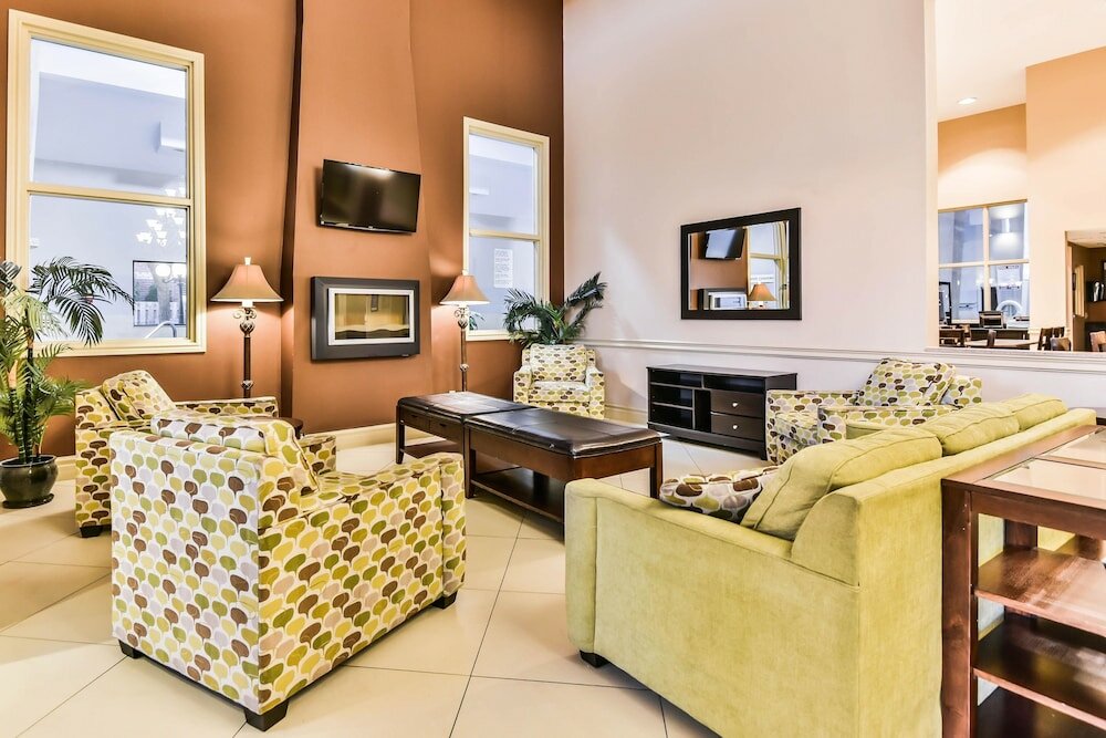 Фото Comfort Inn & Suites Ambassador Bridge