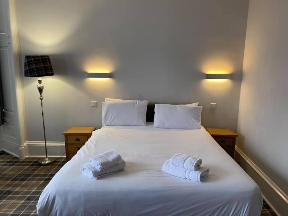 Фото Crown Court Hotel & Bar