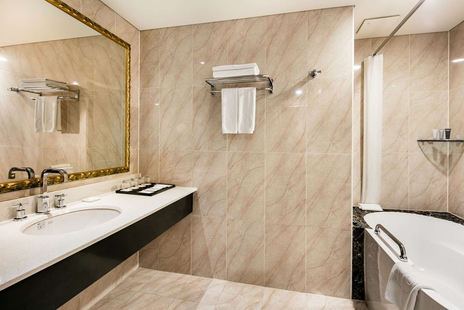 Фото Ramada Hotel and Suites Seoul Namdaemun