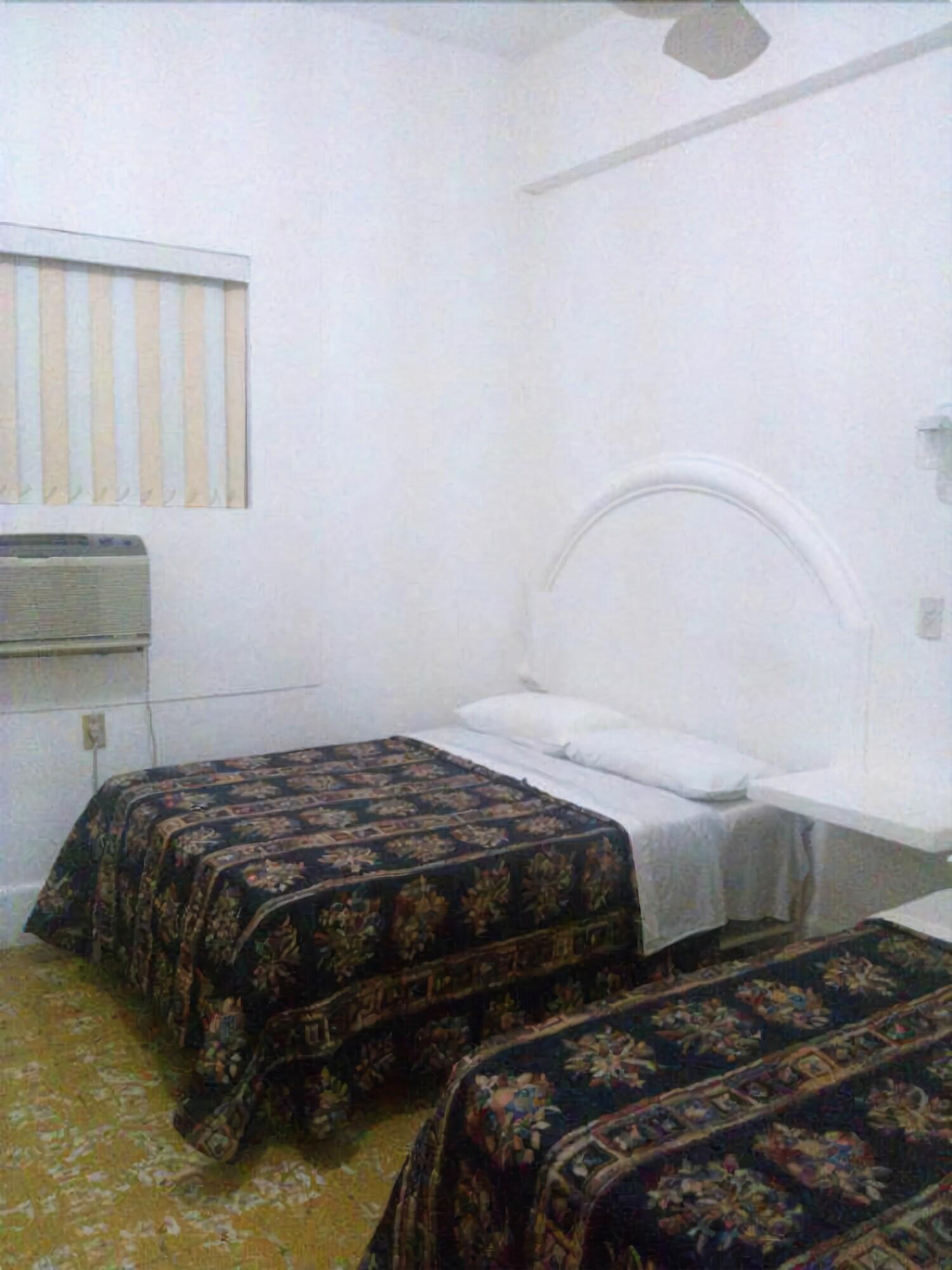 Фото Hotel Morales Inn