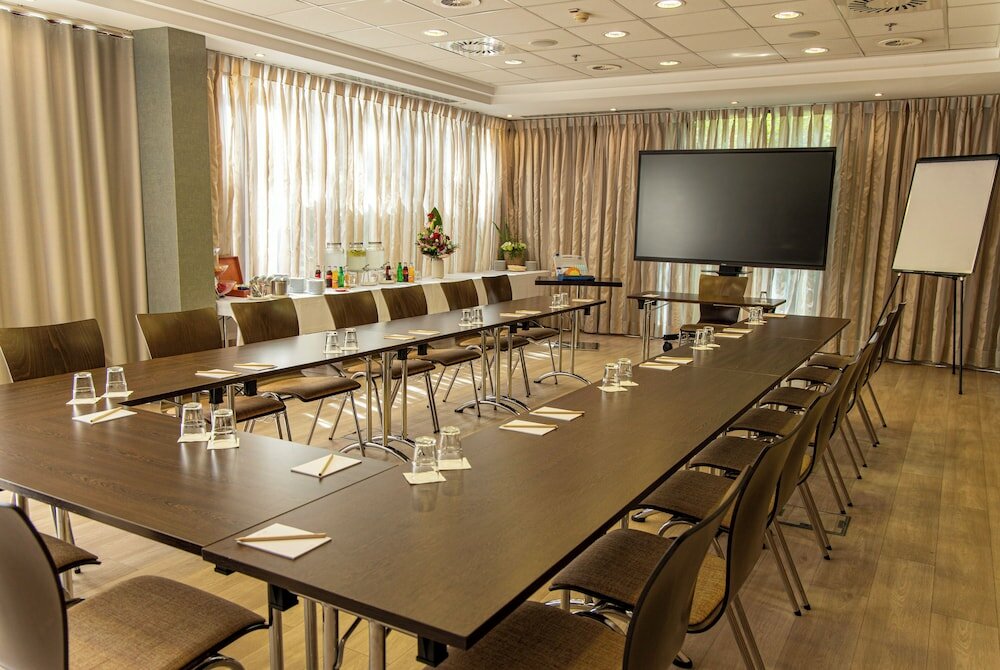 Фото Lions Garden Hotel