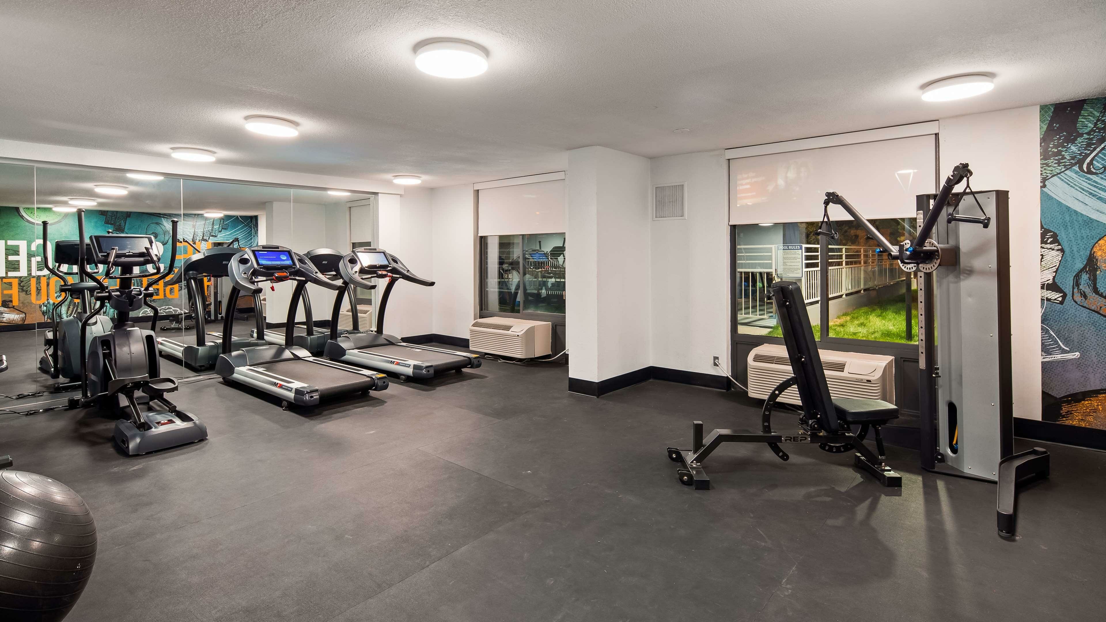 Фото Best Western Plus Executive Residency Denver-Central Park Hotel